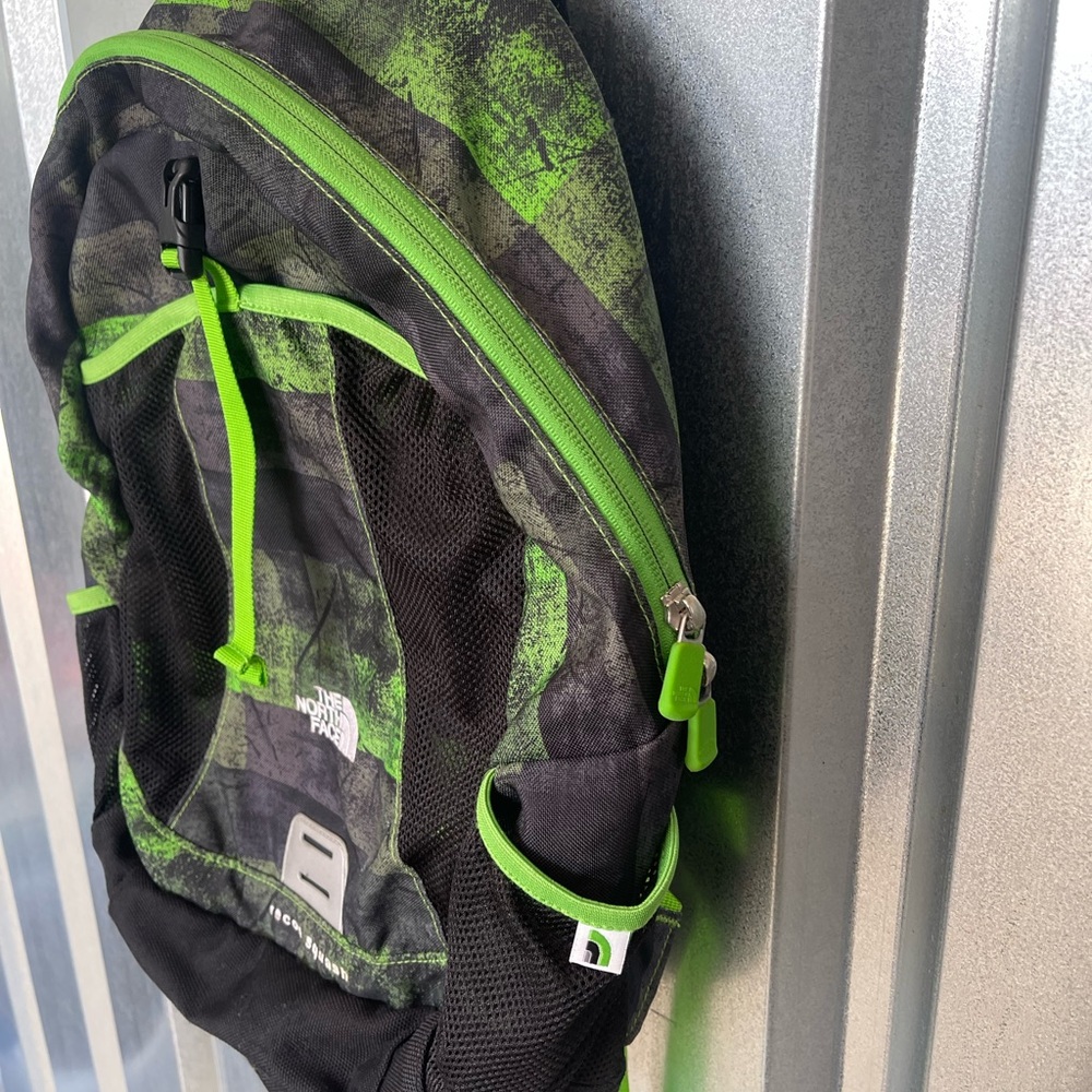 Northface Recon Squash Backpack - Picture 11 of 16
